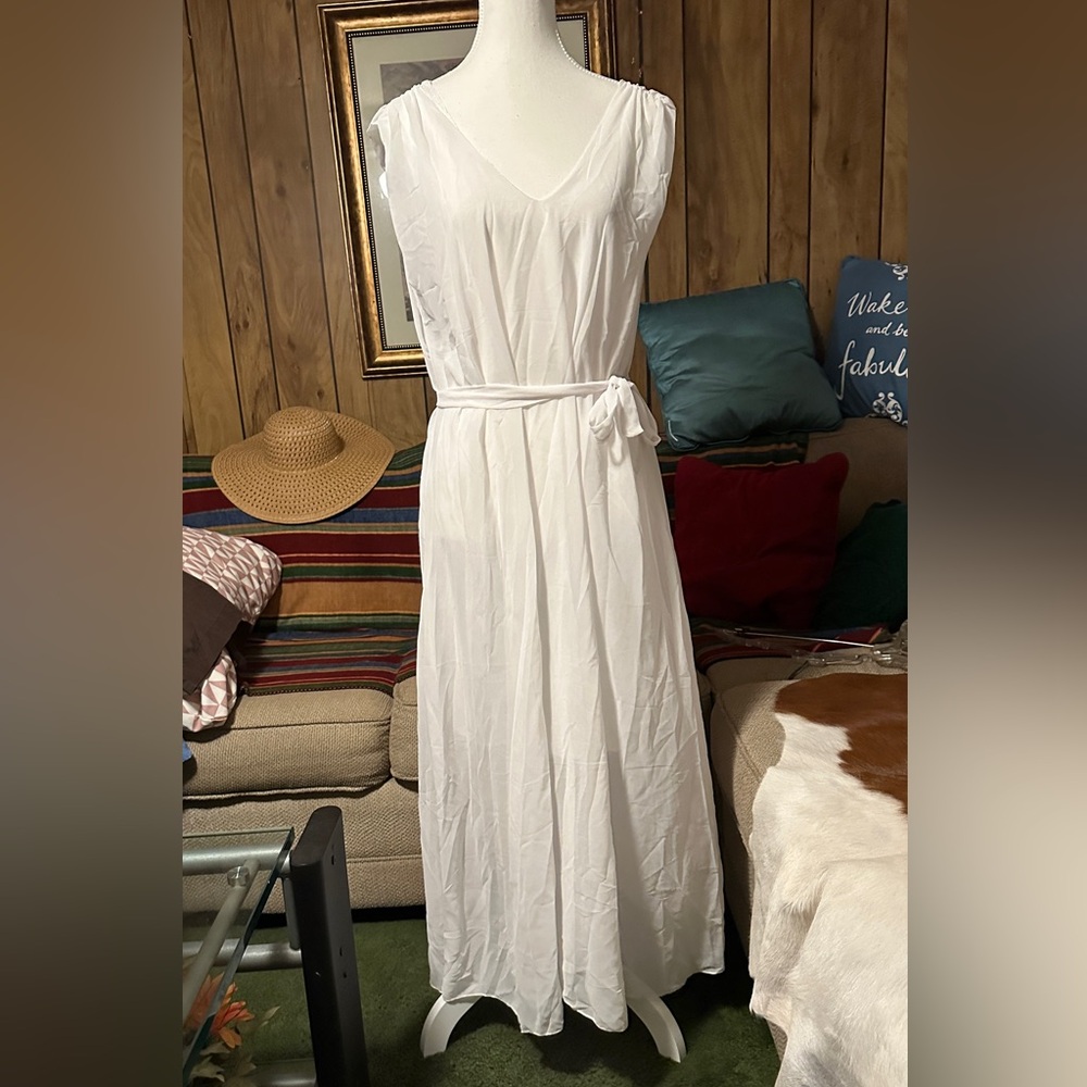 White Sleeveless V-neck Flowy Dress, 1X